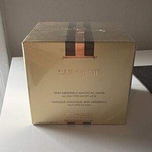 Premier Supreme Skin Minerals Mask in Black and Gold